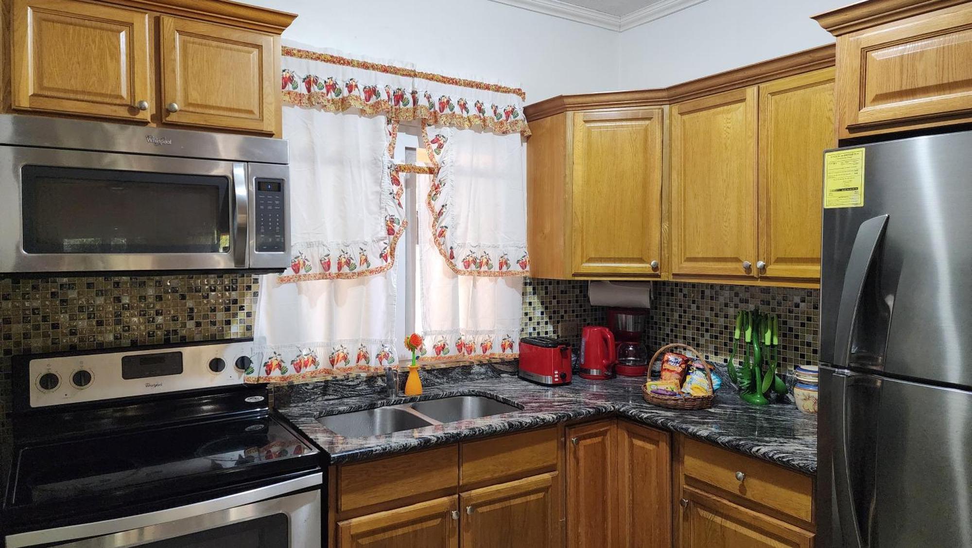 Central Upscale New Kingston Apt With Pool Zewnętrze zdjęcie