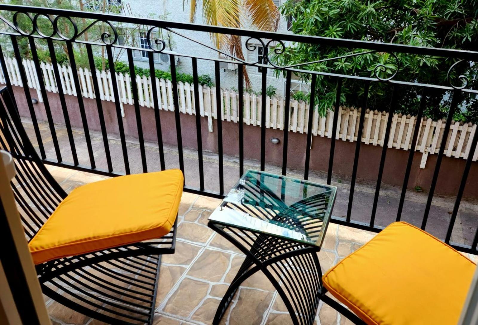 Central Upscale New Kingston Apt With Pool Zewnętrze zdjęcie